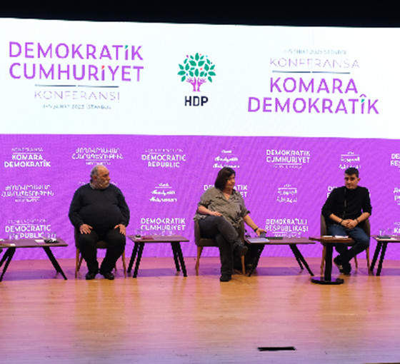 Demokratik Cumhuriyet: Kavram, târih ve siyâset