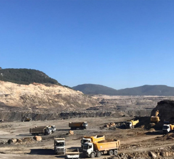 Deprem bölgelerinde iş makineleri beklenirken İkizköy’de faaliyetler tüm hızıyla devam ediyor