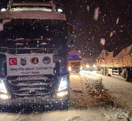 Bursa- Ankara karayolunda TIR'lar karda kaydı, yardım konvoyu yolda kaldı