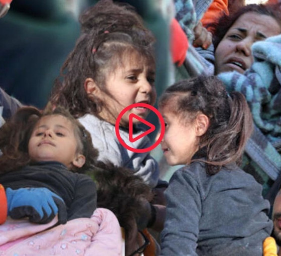 Depremin 55'inci saatinde anne ve üç kızı sağ kurtarıldı