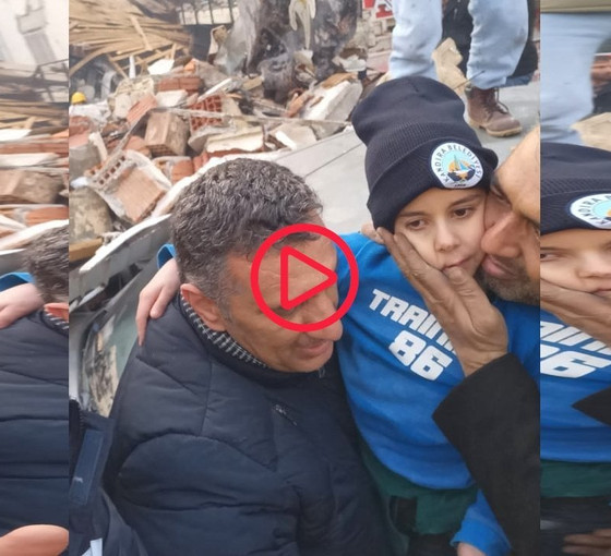Enkaz altındaki 8 yaşındaki Yiğit Çakmak, 52 saat sonra kurtarıldı