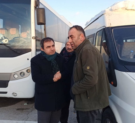 EMEP Genel Başkanı Akdeniz, Malatya’da: İnsanlar enkazda, Cumhurbaşkanı çıkmış 10 bin lira diyor