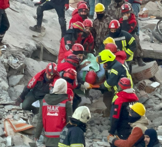 Antep'te depremde yıkılan sitenin inşaat mühendisi yakalandı
