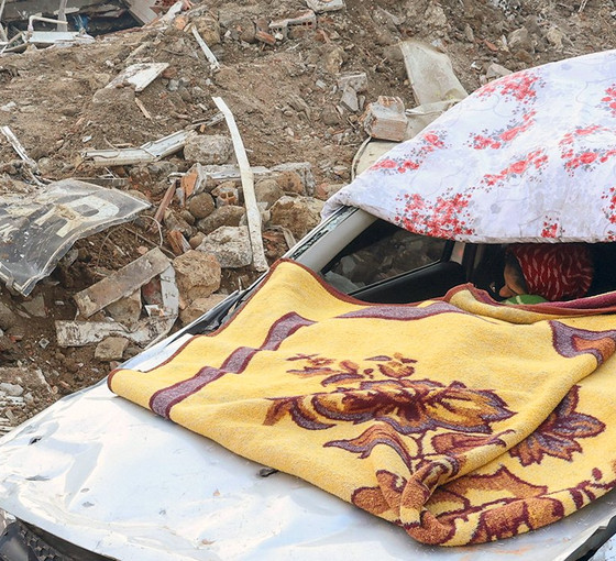 Deprem bölgesinden binlerce kişi tahliye edildi, yüz binlercesi ise evsiz