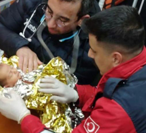 10 günlük Yağız bebek 90'ıncı saatte kurtarıldı