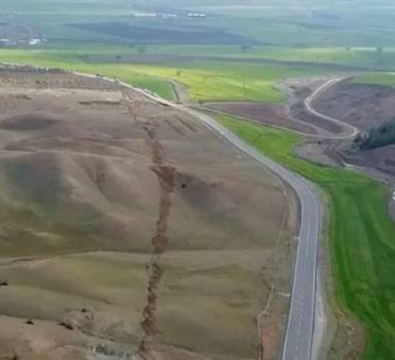Maraş'ta deprem sonrası oluşan fay kırığı havadan görüntülendi
