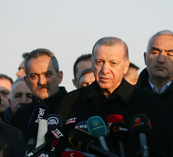 Erdoğan: Enkaz altından sağ çıkarılan insanımızın sayısı 8 binin üzerinde