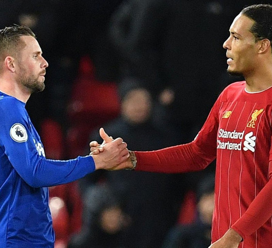 Liverpool ve Everton, derbi formalarını depremzedeler için satışa çıkaracak