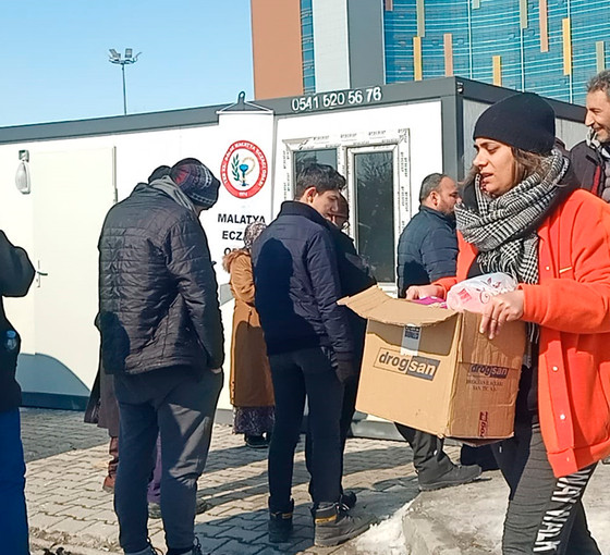 Malatya'da soğuk ilaç krizi: 'Yeterli ilacımız yok, ilaçları kesip kesip veriyoruz'