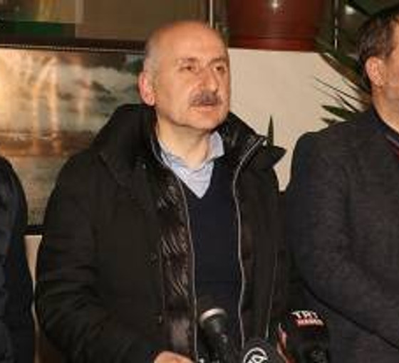 Bakan Karaismailoğlu: Enkazdan hâlâ canlı çıkıyor
