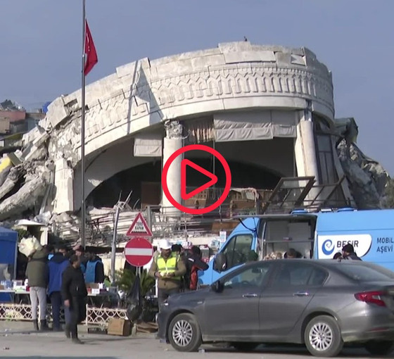 Depremin ardından Antakya'da tarihi binalar da yıkıldı