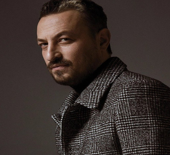 Onur Saylak'ın babası ve kardeşi depremzedeler için konteyner yaptı