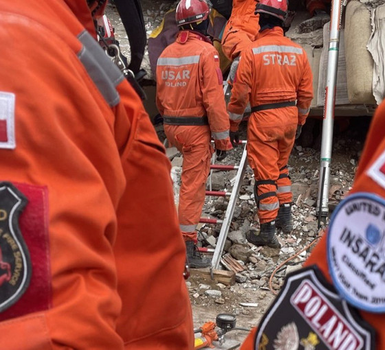 Enkaz altından 12 kişiyi kurtaran Polonyalı itfaiyeciler ülkelerine dönüyor