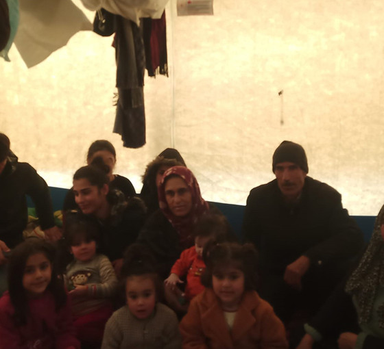 Malatyalı depremzedeler tuvalet ihtiyaçlarını hasarlı binalara girerek karşılıyor