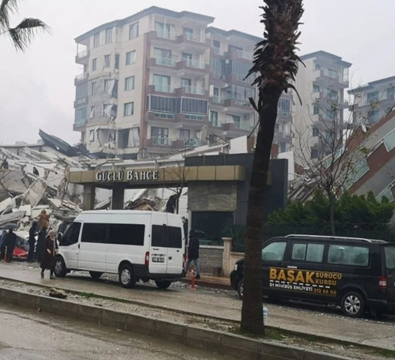 Hatay’da Güçlü Bahçe Sitesi'nin enkazında yaşam belirtisi