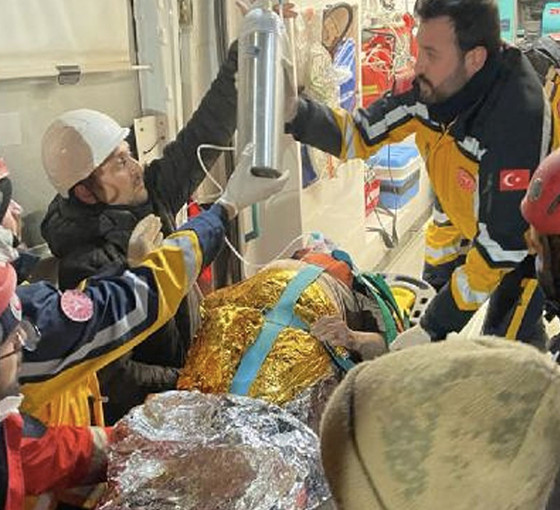 Adıyaman’da 212’nci saatte 77 yaşındaki kadın sağ kurtarıldı