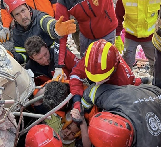 Depremin 222. saatinde Melike İmamoğlu enkazdan sağ çıkarıldı