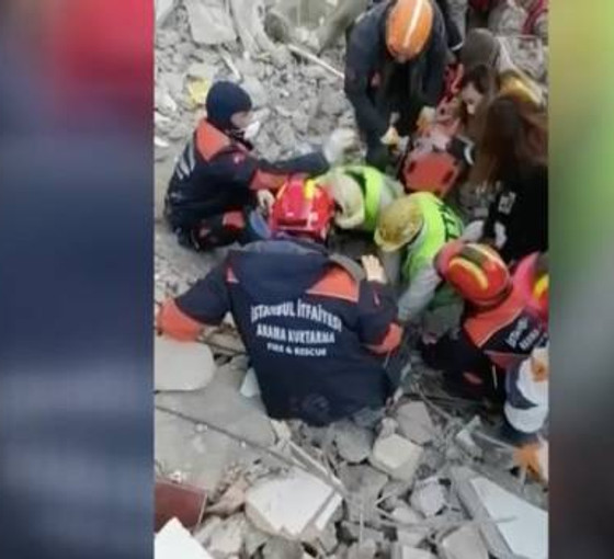13 yaşındaki çocuk, depremin 228'inci saatinde kurtarıldı