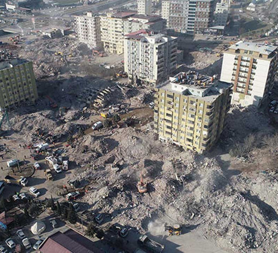 Aileler tepkili: Bin 400 kişiye mezar olan Ebrar Sitesi'nin sanığı görevine iade edildi