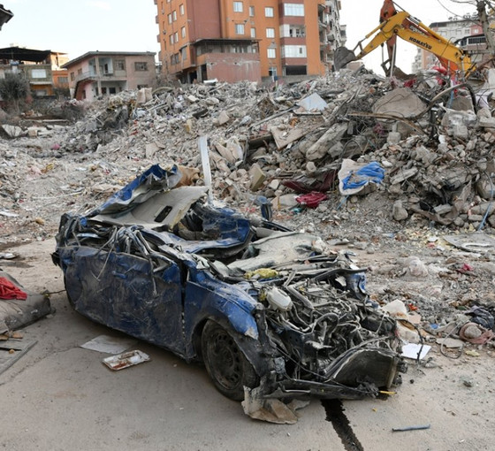 Depremde yıkılan binalarla ilgili 83 şüpheli tutuklandı