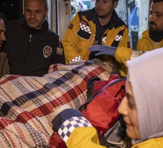 Maraş'ta bir kadın 258. saatte enkazdan sağ kurtarıldı