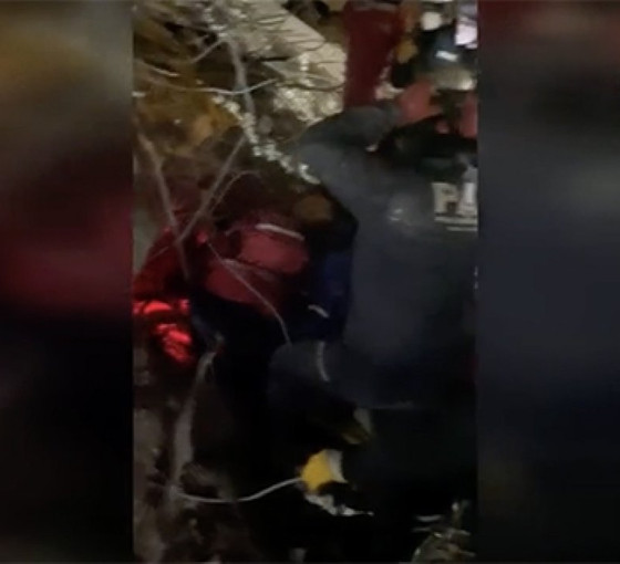 Antakya'da 12 yaşındaki çocuk, 260. saatte enkazdan sağ kurtarıldı