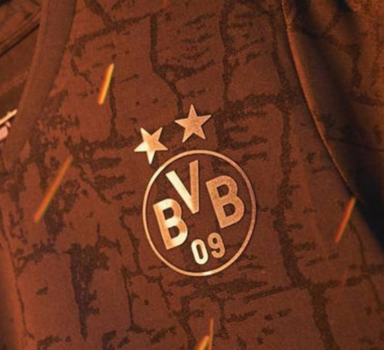 Borussia Dortmund'dan depremzedeler için özel siyah forma