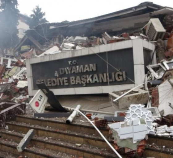 Adıyaman'a giden Batmanlı gruptan yönetmen Veysel Seçen: İnternetten kazma kürek istedik de öyle geldi