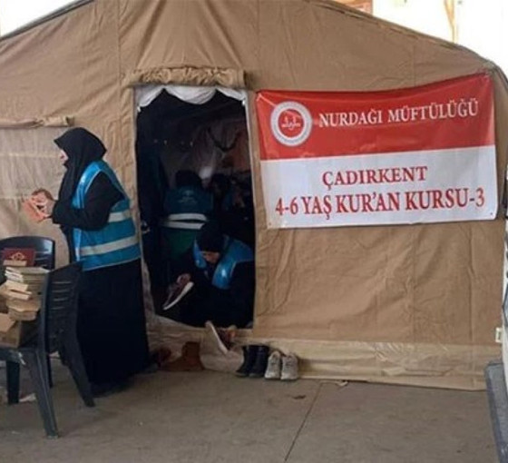Müftülük, çadır kentte 4-6 yaş Kuran kursu açtı