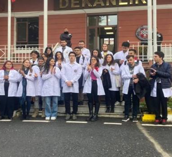Cerrahpaşa öğrencileri uzaktan eğitim kararını protesto etti