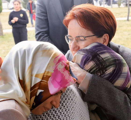 Meral Akşener, Diyarbakır’da depremzedeleri ziyaret etti