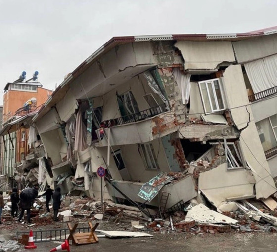 Menfaat, hukuk ve çıkarcı siyasetin reddi