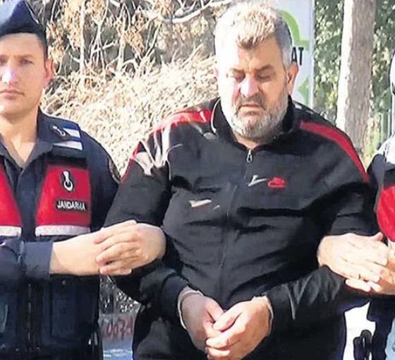 Yıkılan binanın müteahhidi, 12 bin lira cezayla inşaata devam etmiş