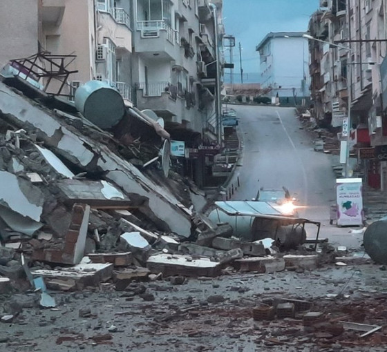 Hatay Defne'de deprem oldu, Belediye Başkanı Güzel: Bir çadır gönderemediniz, bittik