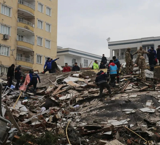 Adıyaman'da valiliğin 'normal mesai'ye geçiş hızı tepki çekti