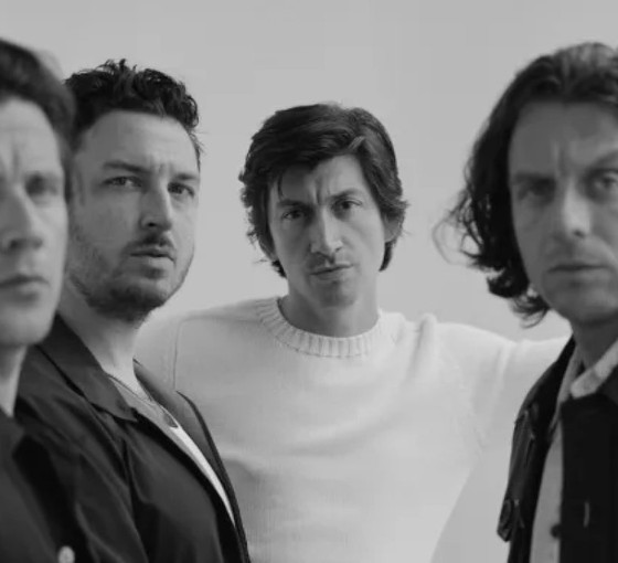 İngiliz müzik grubu Arctic Monkeys depremzede çocuklar için bağış çağrısı yaptı