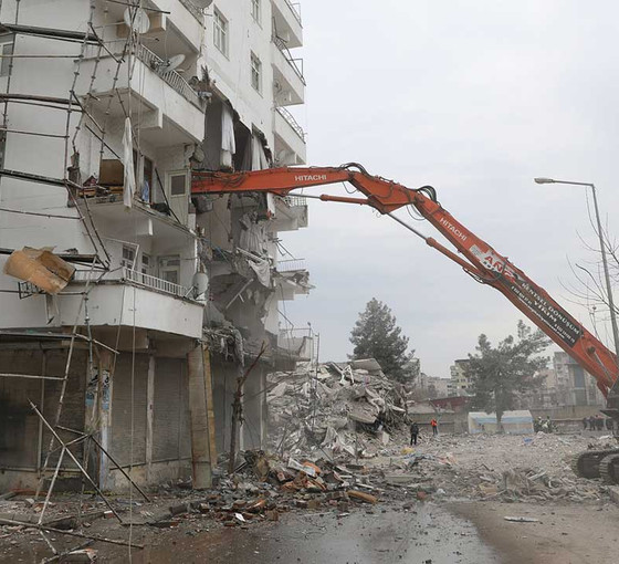 Uzmanlar uyardı: 'Hemen inşaat projelerine girişmek doğru değil'