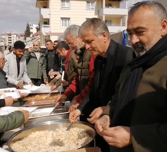 HDP'li Toğrul, Pazarcık'ta can lokması dağıttı