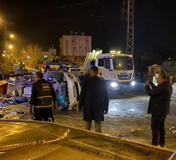 Afet bölgesinde iki kamyon, askeri araca çarptı: İki ölü, dört yaralı