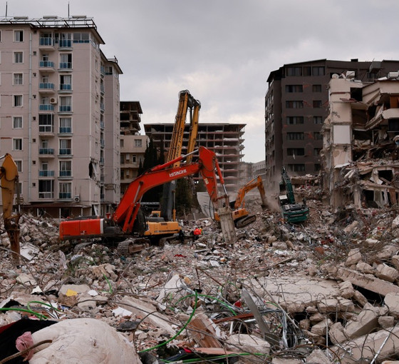 Depremlerde yıkılan binalarla ilgili 188 kişi tutuklandı
