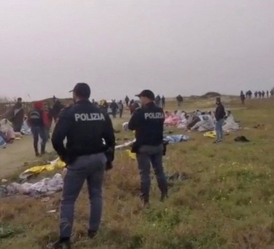 İtalya'nın güneyinde göçmen teknesi battı: 58 ölü