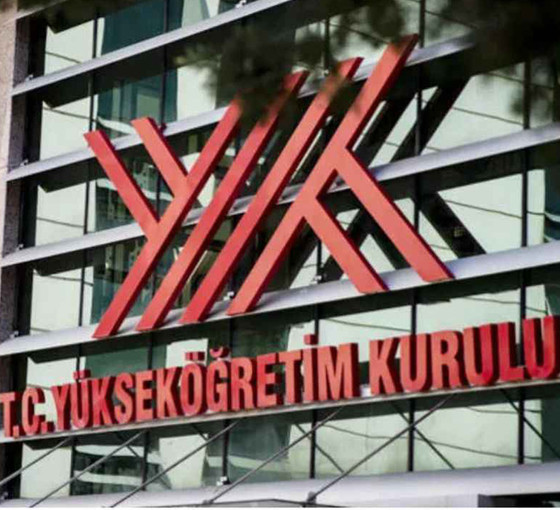 Felaket ortamında fars, vodvil ve ortaoyunu oynamak