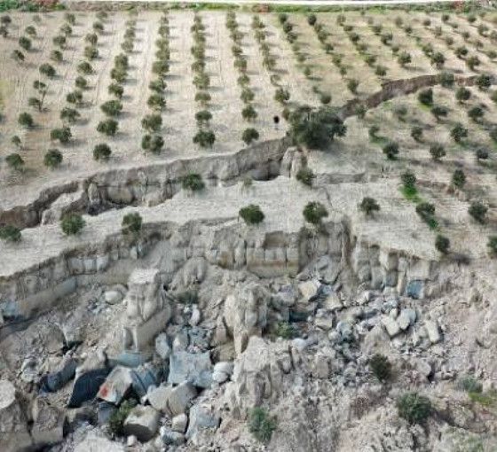 Deprem bölgesinde kilometrelerce uzunluğunda sıvılaşma tespit edildi