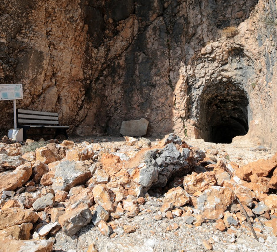 Adıyaman'daki bazı tarihi yapılarda deprem nedeniyle hasar oluştu