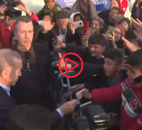 Erdoğan Adıyaman'da çocuklara para dağıttı