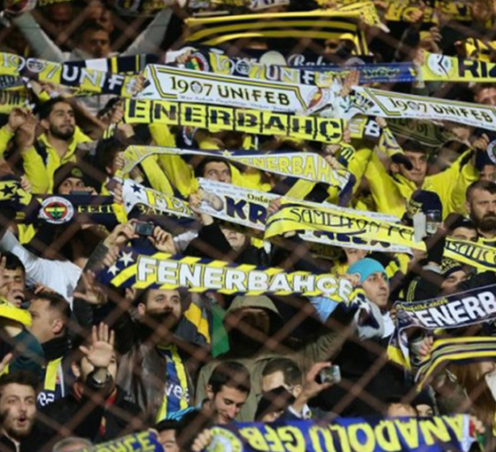 Tribünlerden 'Hükümet istifa' sloganları yükseldi, taraftarlara 'spor müsabakalarını seyirden men' tebligatları gönderildi