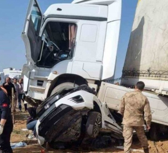 Deprem nedeniyle Maraş'tan Mardin'e giden aile kaza yaptı: İki ölü