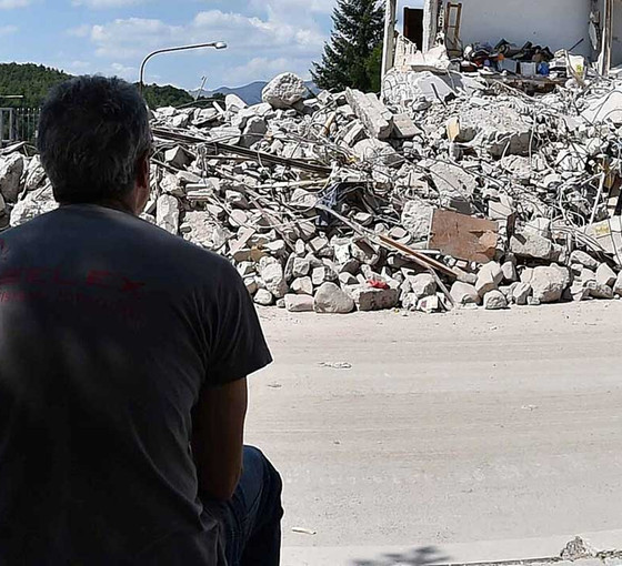 Depremde yıkılan binalarla ilgili 237 kişi tutuklandı