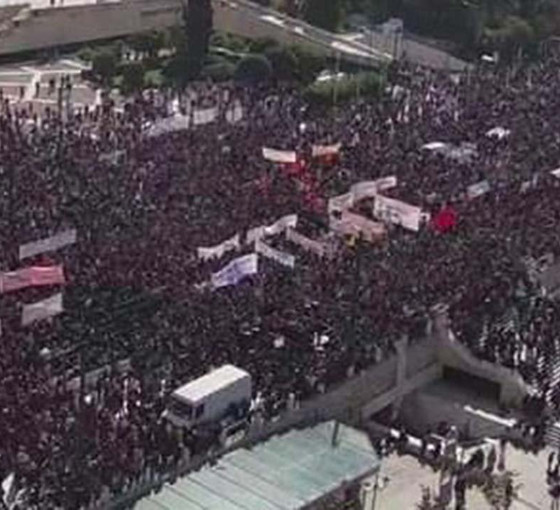 Yunanistan'da tren kazasının ardından öfke dinmiyor: Demiryolu işçilerinin ve öğrencilerin eyleminde çatışma çıktı