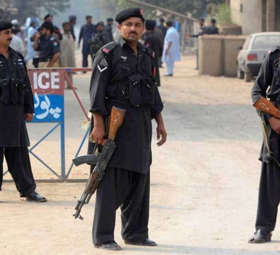 Pakistan'da polise intihar saldırısı: Dokuz kişi öldü